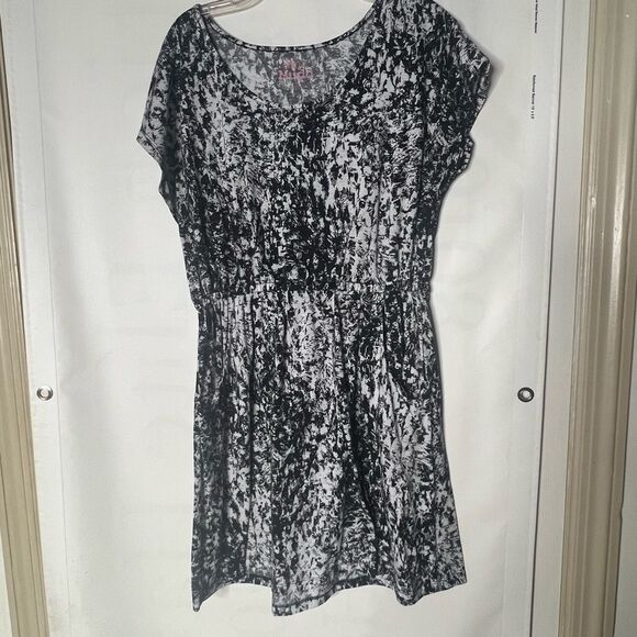 Mudd  Black & White Tee-Shirt Mini Dress - Picture 1 of 9